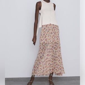 ⭐️3 for $30⭐️ Zara Floral Maxi Skirt
